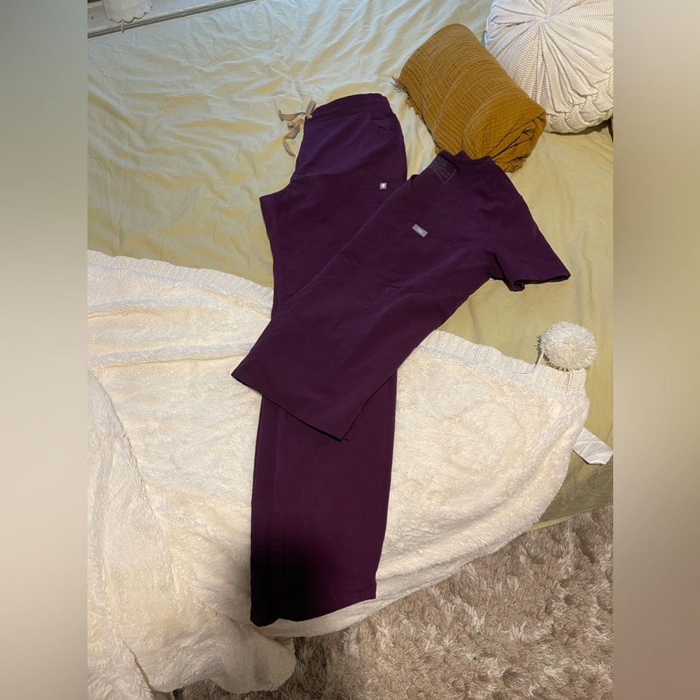 DARK PLUM FIGS SET